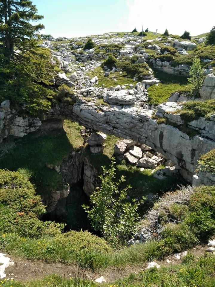 شقة Le Refuge Du Poete Saint-François-de-Sales المظهر الخارجي الصورة